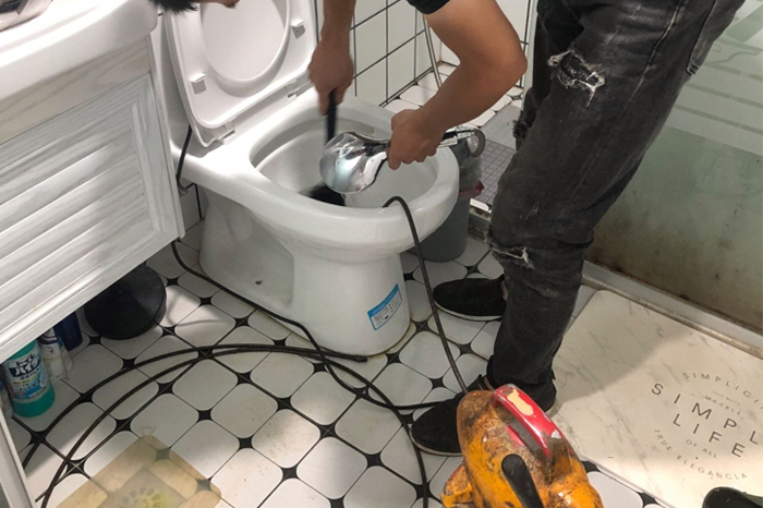 蕲春马桶堵塞自己疏通还是找师傅?专业上门服务让你省时更省心